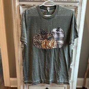 Moss Green Pumpkin Appliqué tee